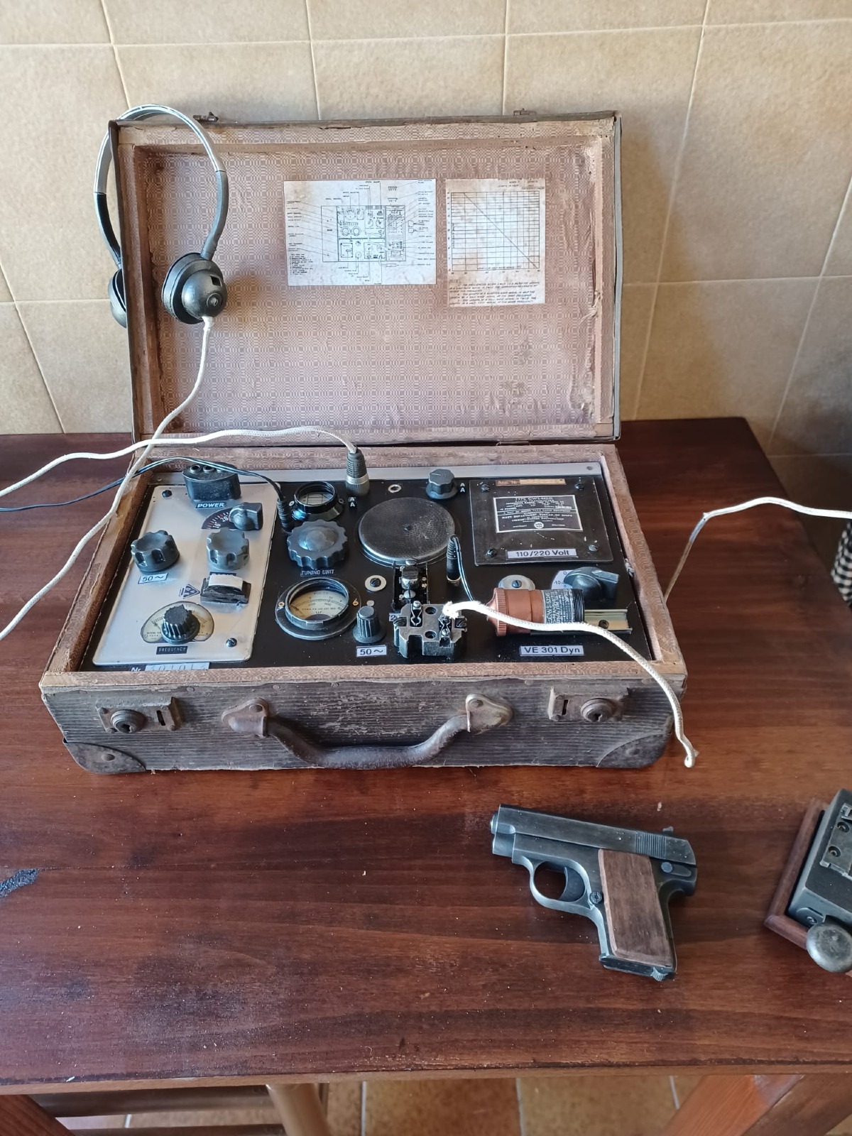 Valise radio resistance Francaise