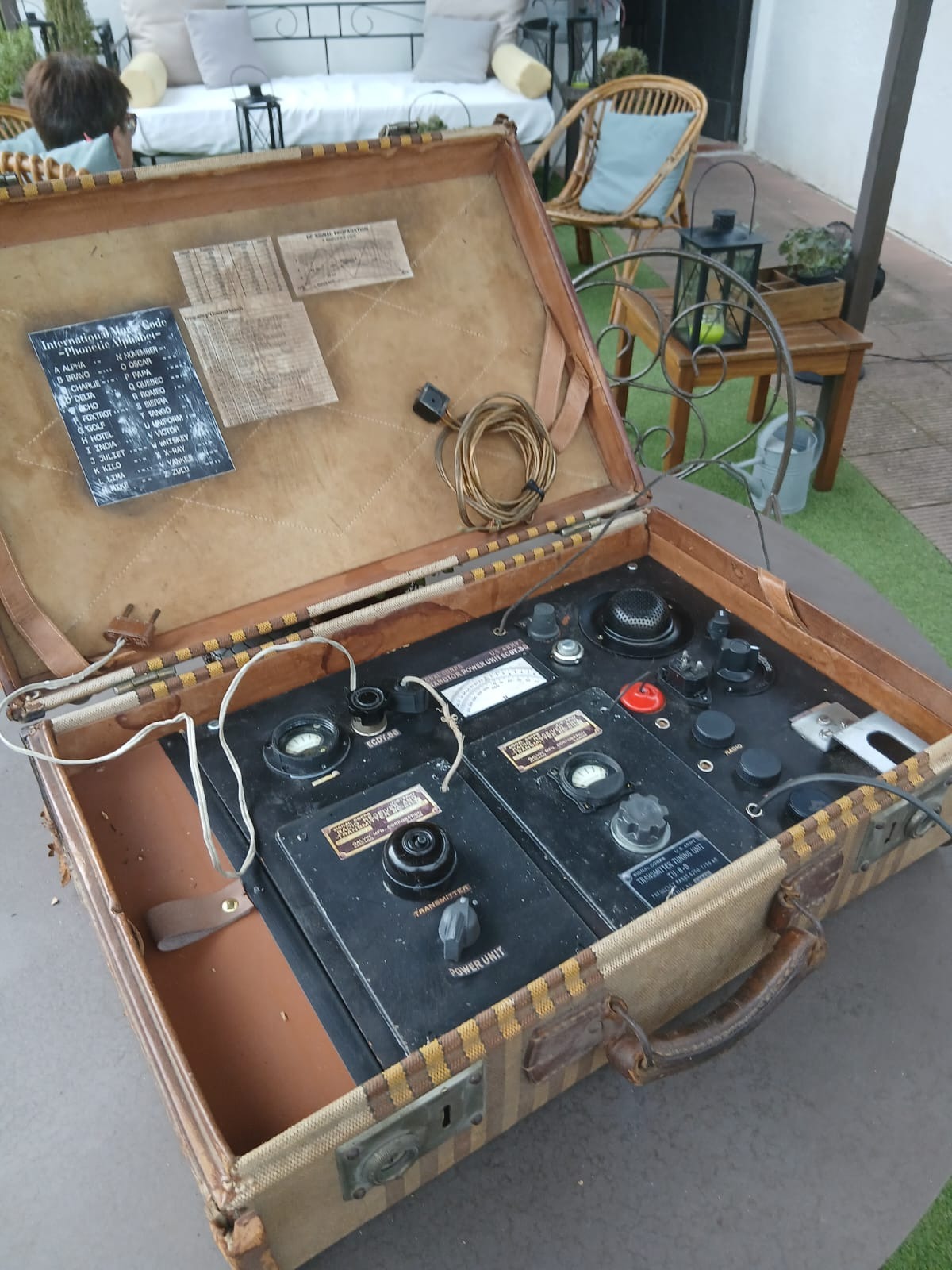 Valise radio resistance Francaise — vue 2