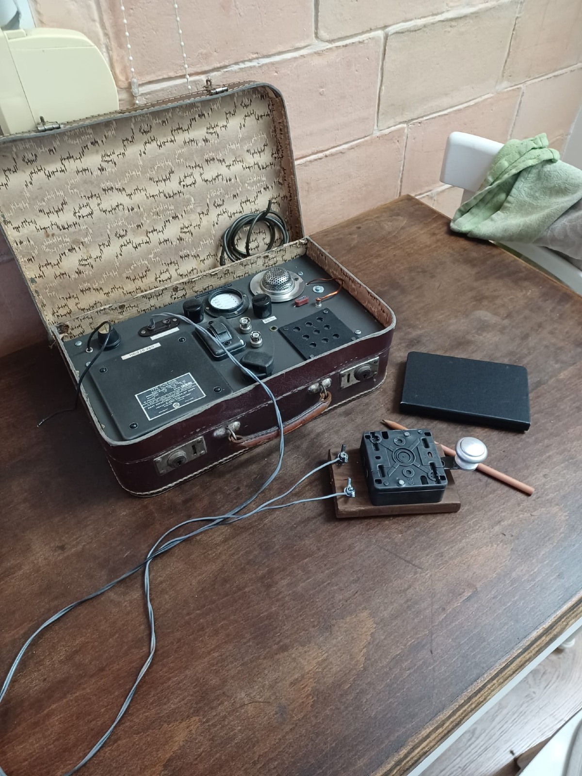 Valise radio resistance Francaise — vue 3
