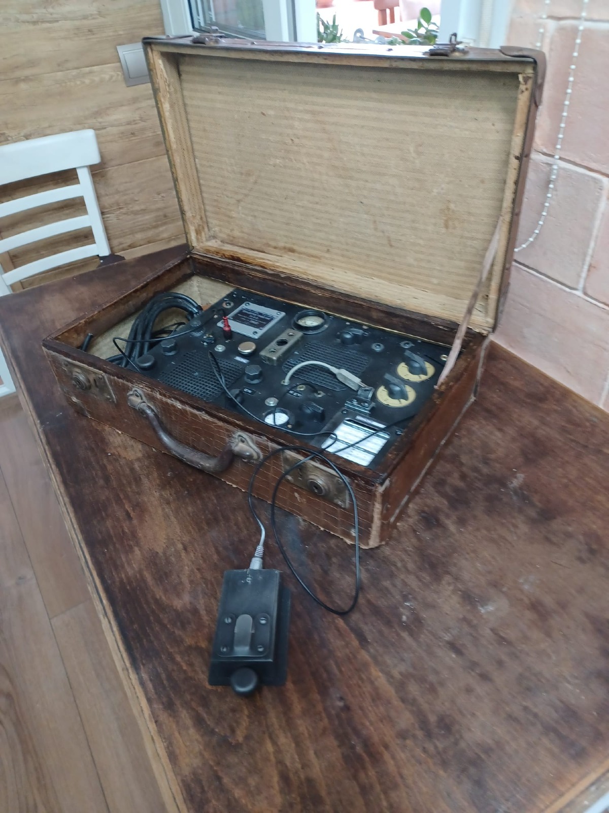 Valise radio resistance Francaise — vue 4