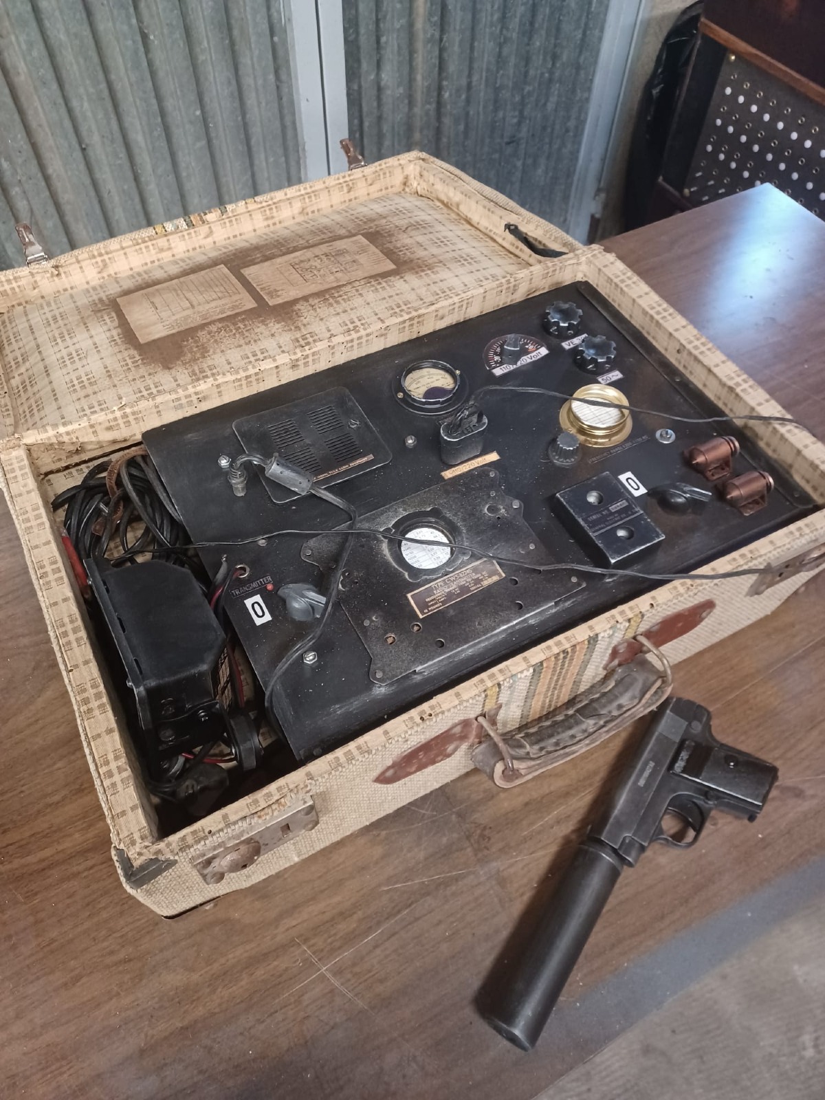 Valise radio resistance Francaise — vue 5